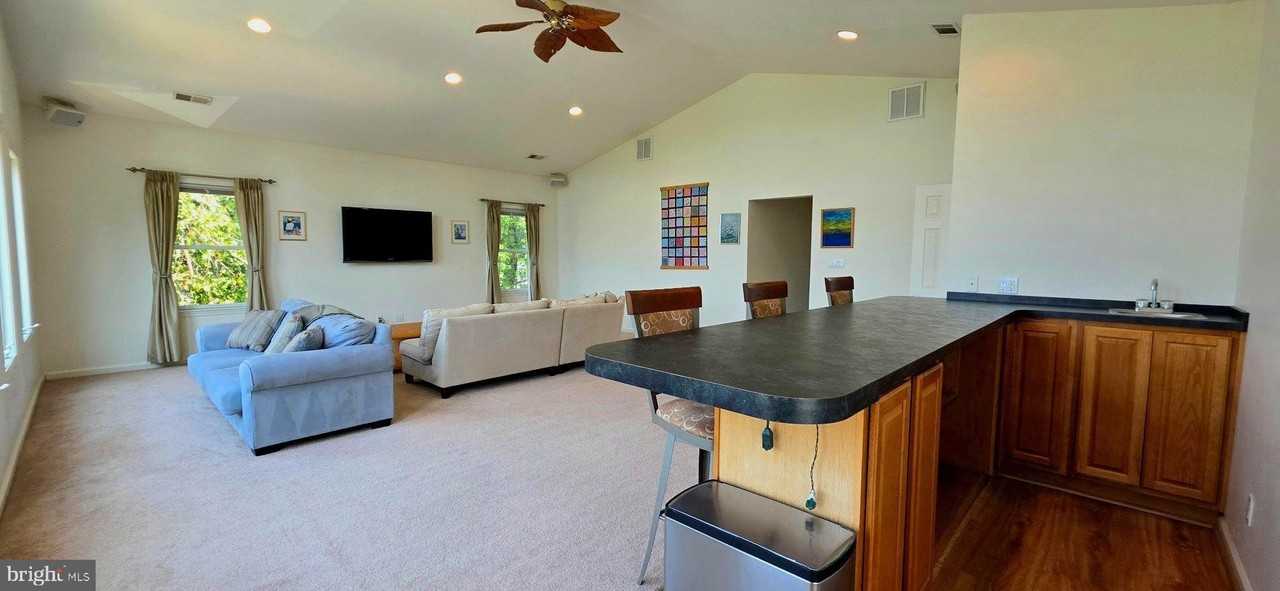 8418 Geneva Rd - Photo 4 of 50