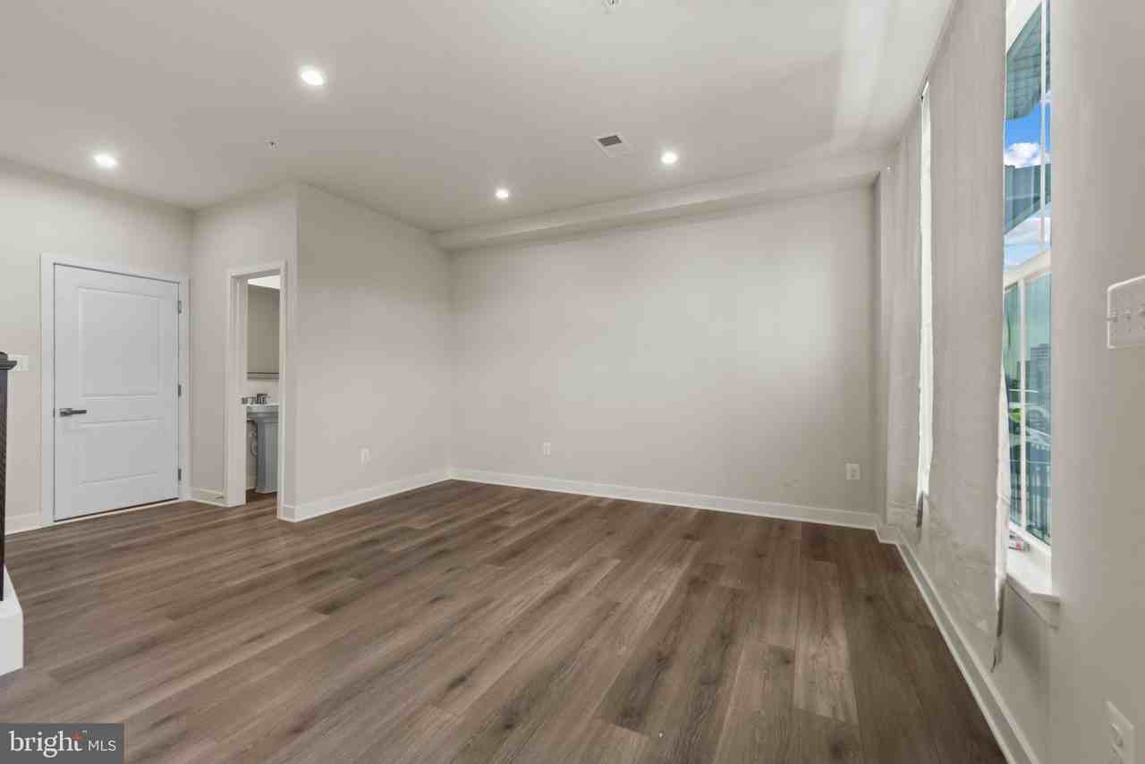 814 Watts St - Photo 5 of 35