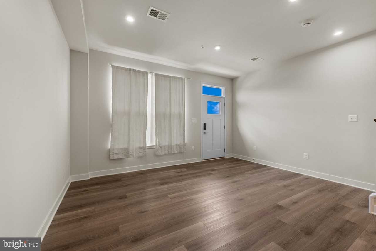 814 Watts St - Photo 6 of 35