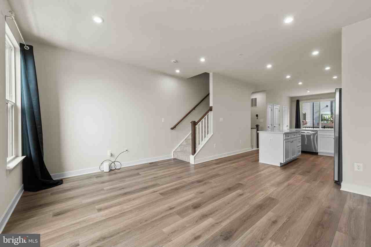 814 Watts St - Photo 7 of 35