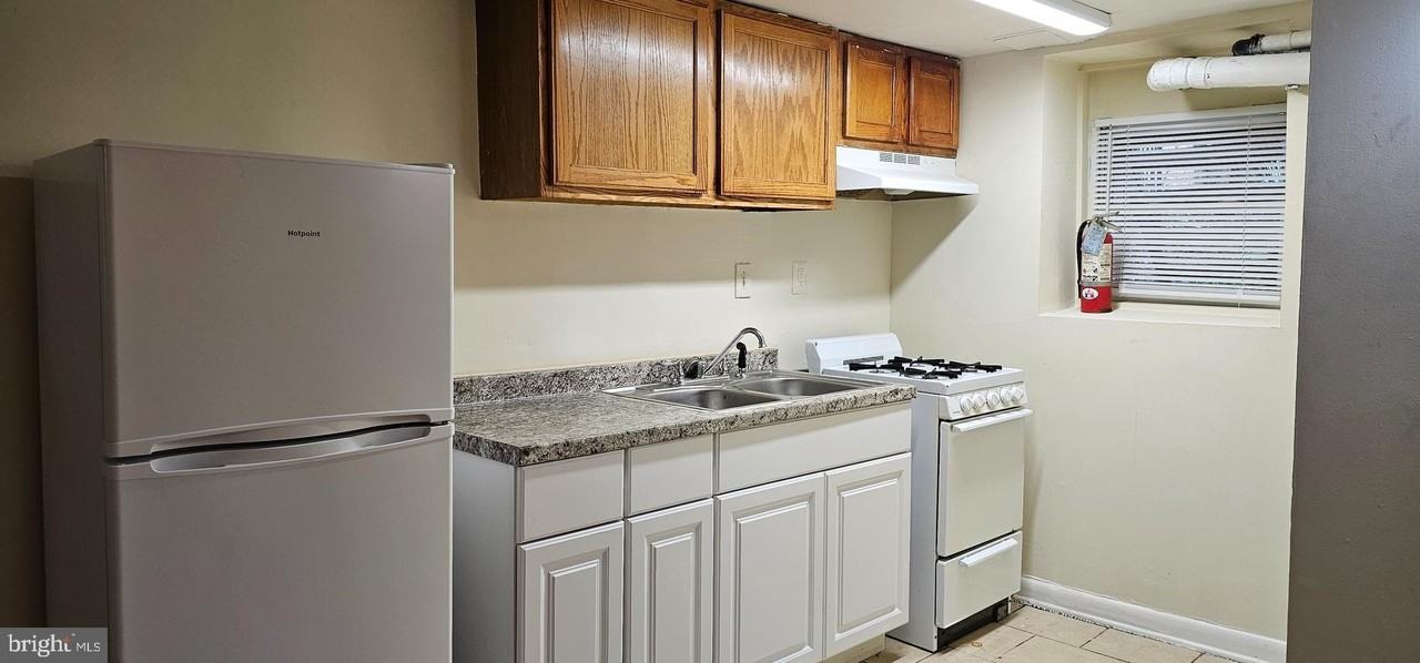 4031 Greenmount Ave - Photo 3 of 13