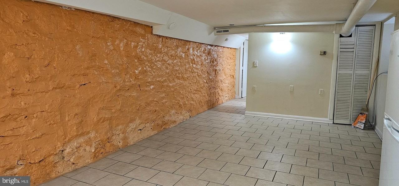 4031 Greenmount Ave - Photo 4 of 13