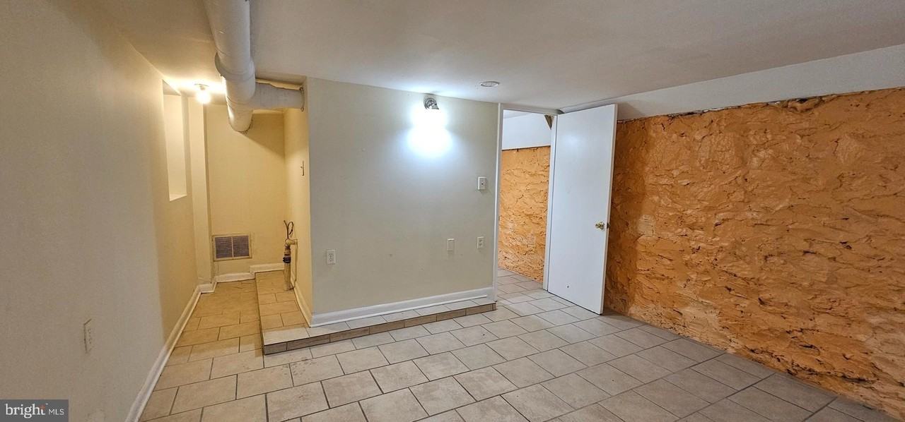 4031 Greenmount Ave - Photo 5 of 13