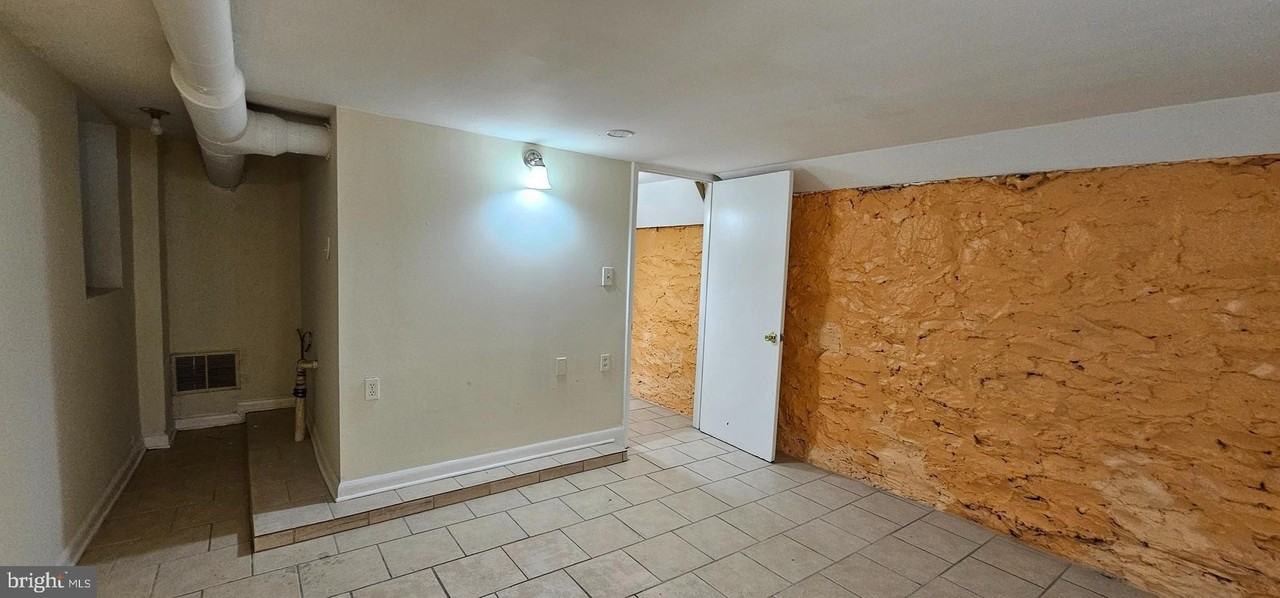 4031 Greenmount Ave - Photo 6 of 13