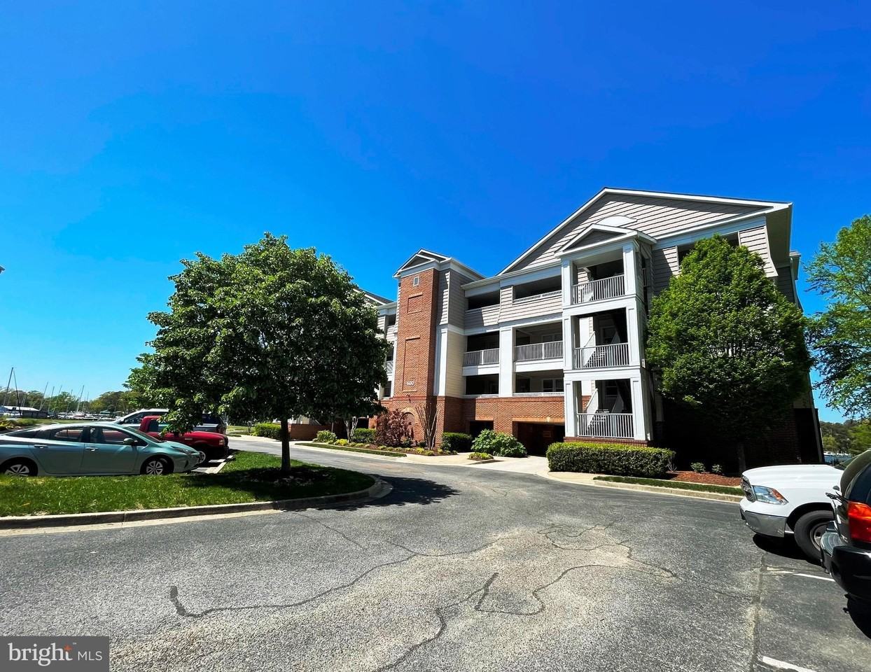 634 Oyster Bay Pl #404 - Photo 2 of 40