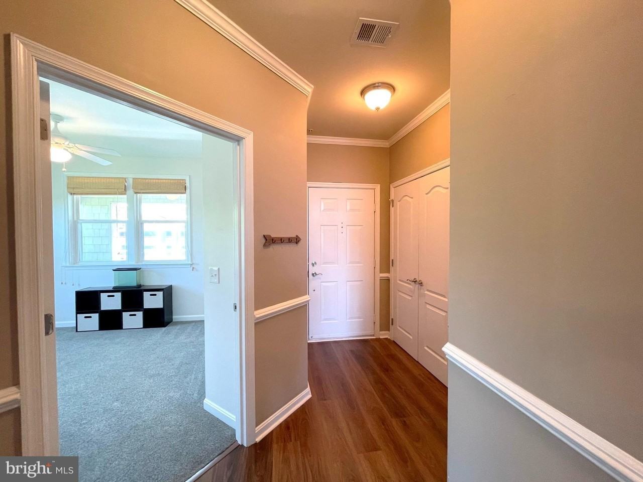634 Oyster Bay Pl #404 - Photo 4 of 40