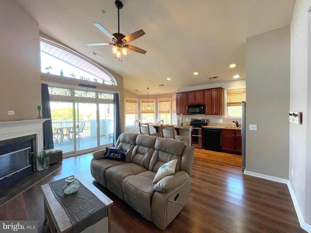 634 Oyster Bay Pl #404 - Photo 6 of 40