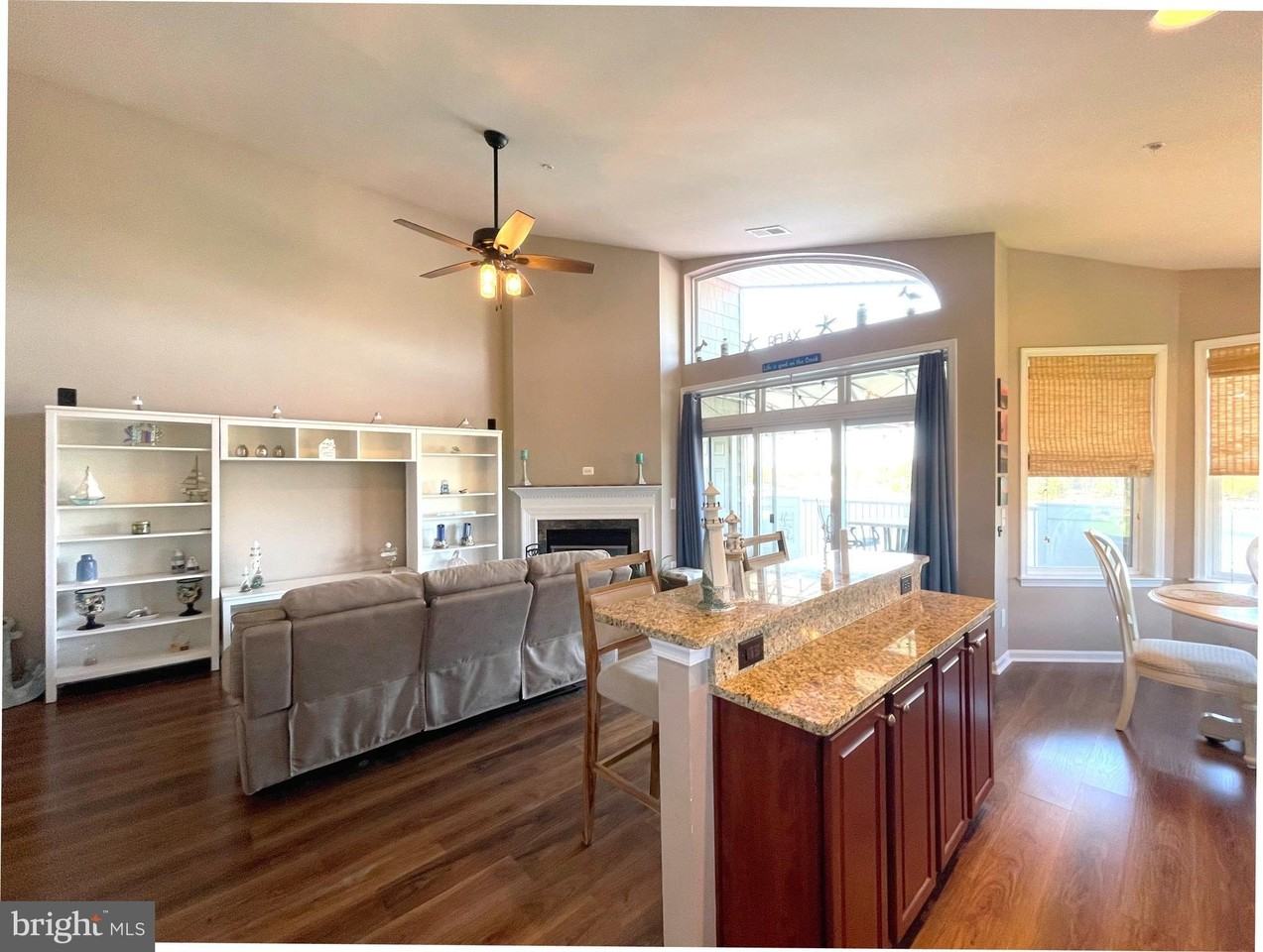 634 Oyster Bay Pl #404 - Photo 7 of 40