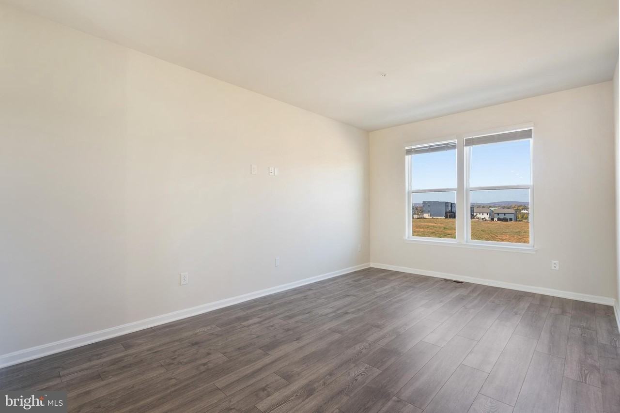 420 Herringbone Way - Photo 3 of 34