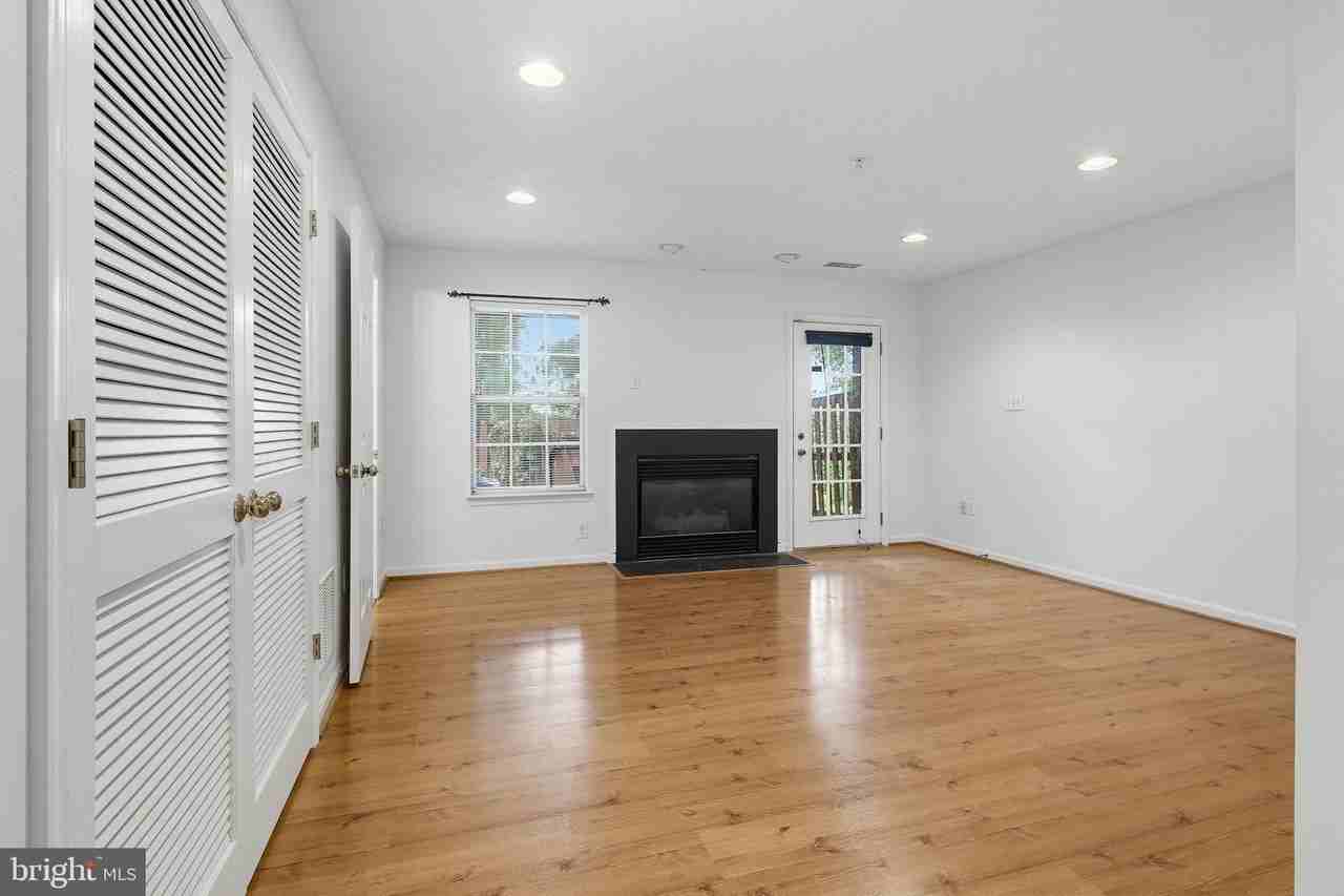 7023 Dasher Farm Ct - Photo 4 of 50