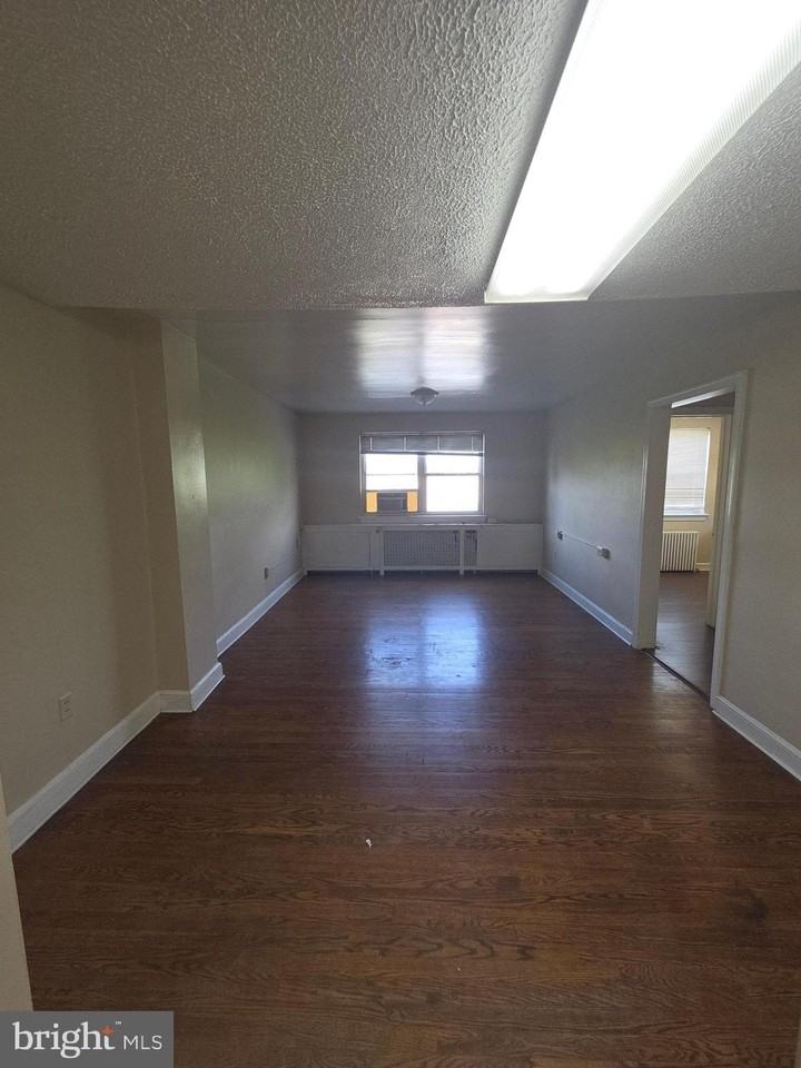 9863 Main St #3 - Photo 5 of 18