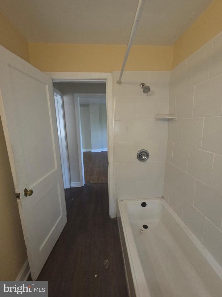 9863 Main St #3 - Photo 7 of 18