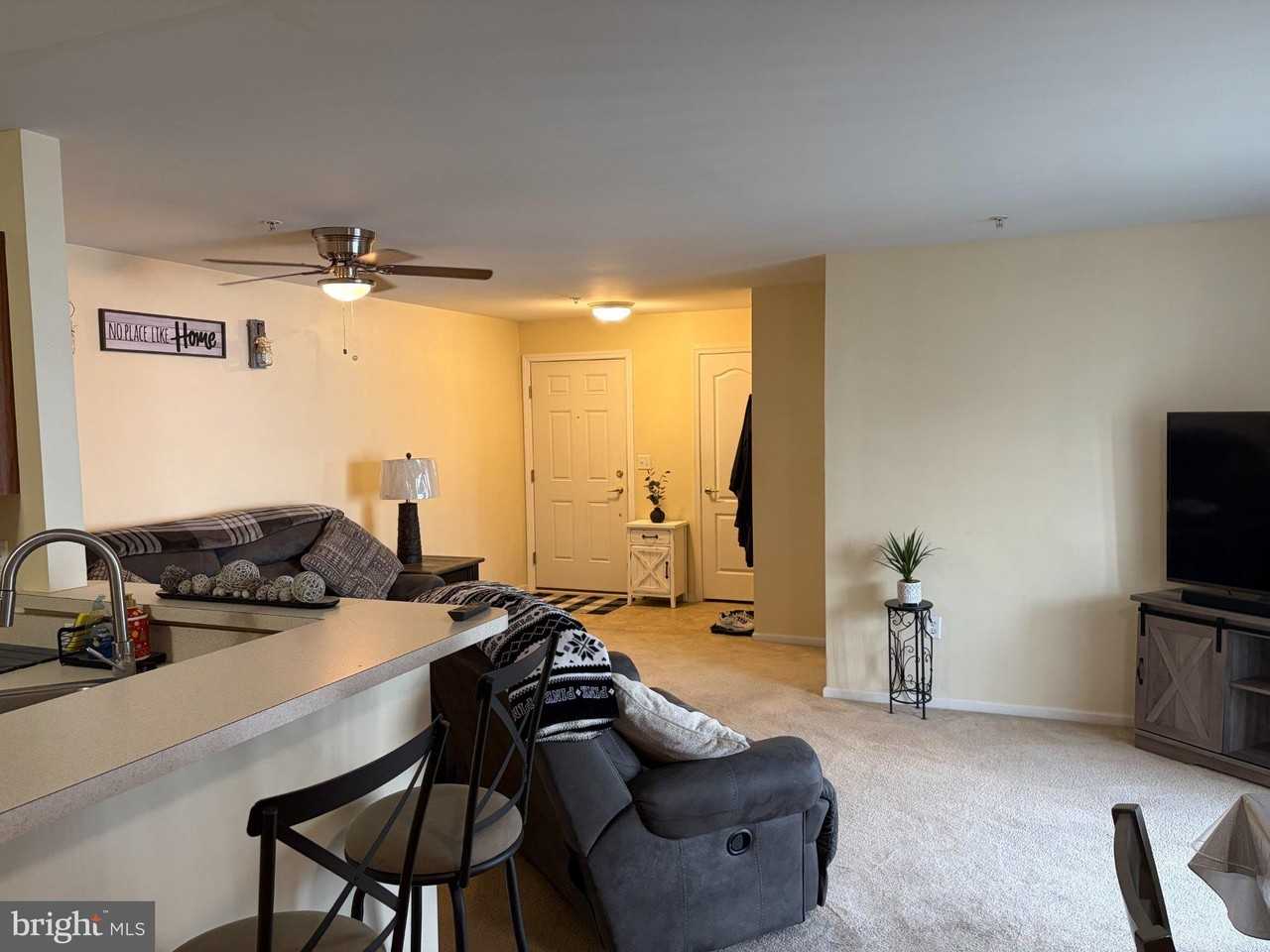 110 Lionheart Ln - Photo 3 of 27