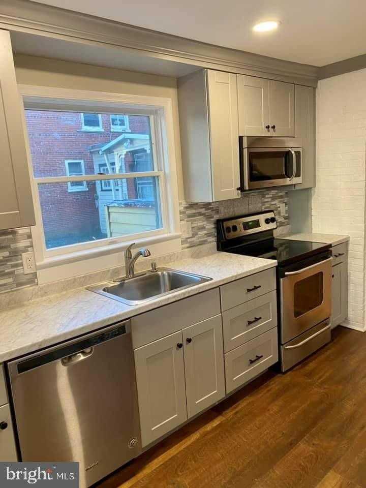 121 Mulberry St - Photo 5 of 7