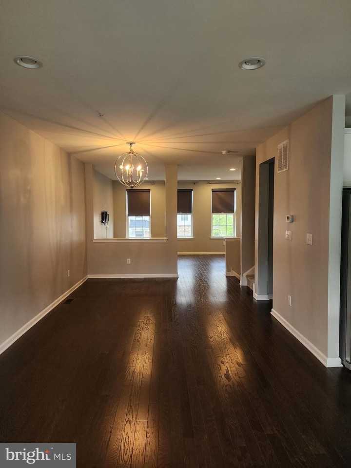 2207 Evin Dr - Photo 2 of 46