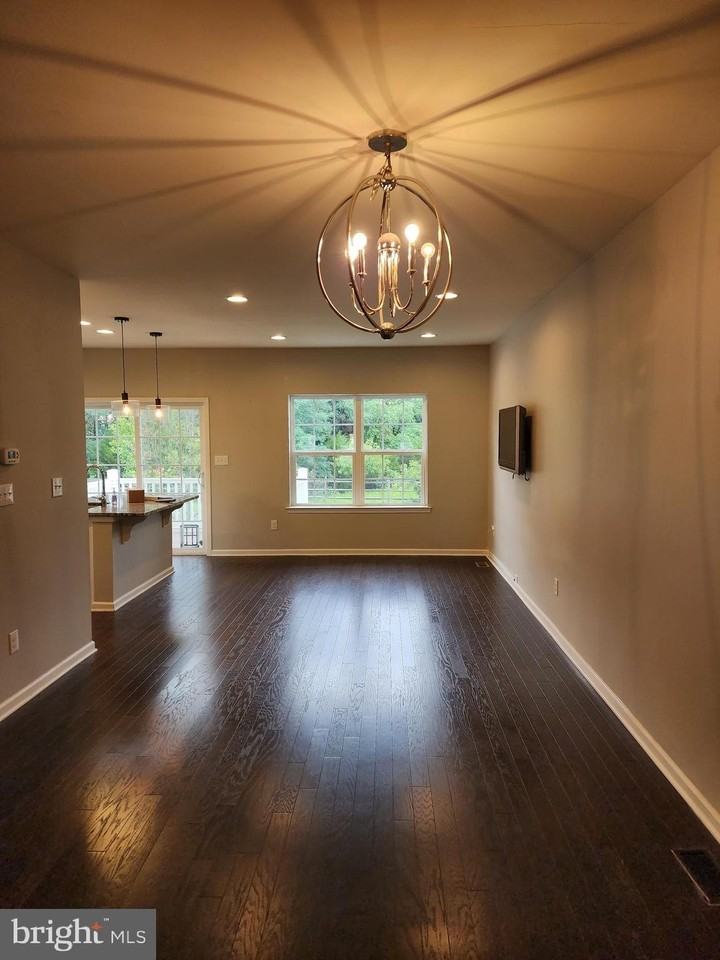 2207 Evin Dr - Photo 3 of 46