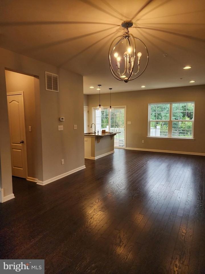 2207 Evin Dr - Photo 4 of 46