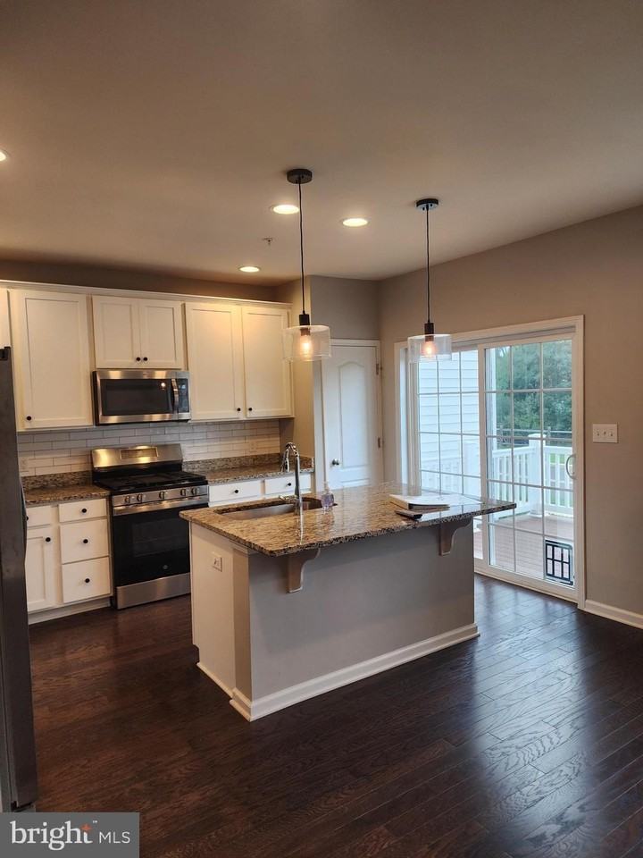 2207 Evin Dr - Photo 6 of 46