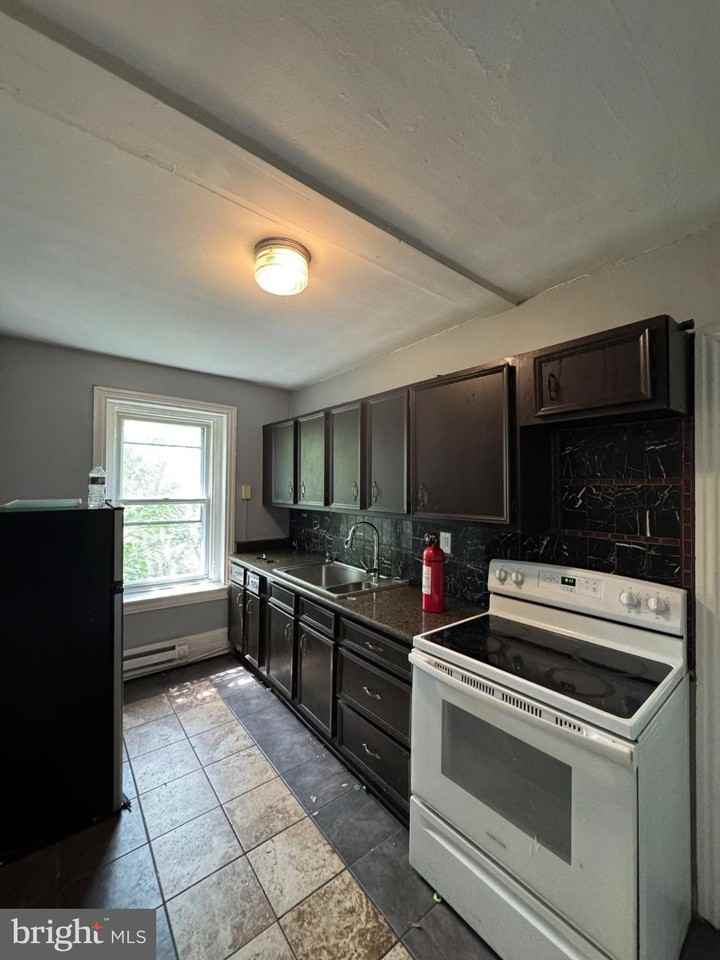 521 Cherry St #4 - Photo 6 of 8