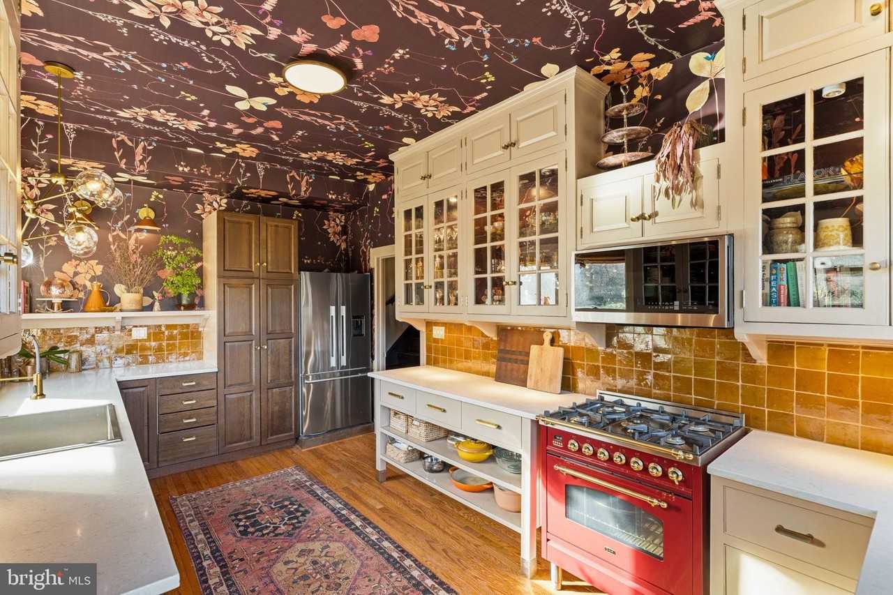 328 Greenwood Ave - Photo 3 of 50