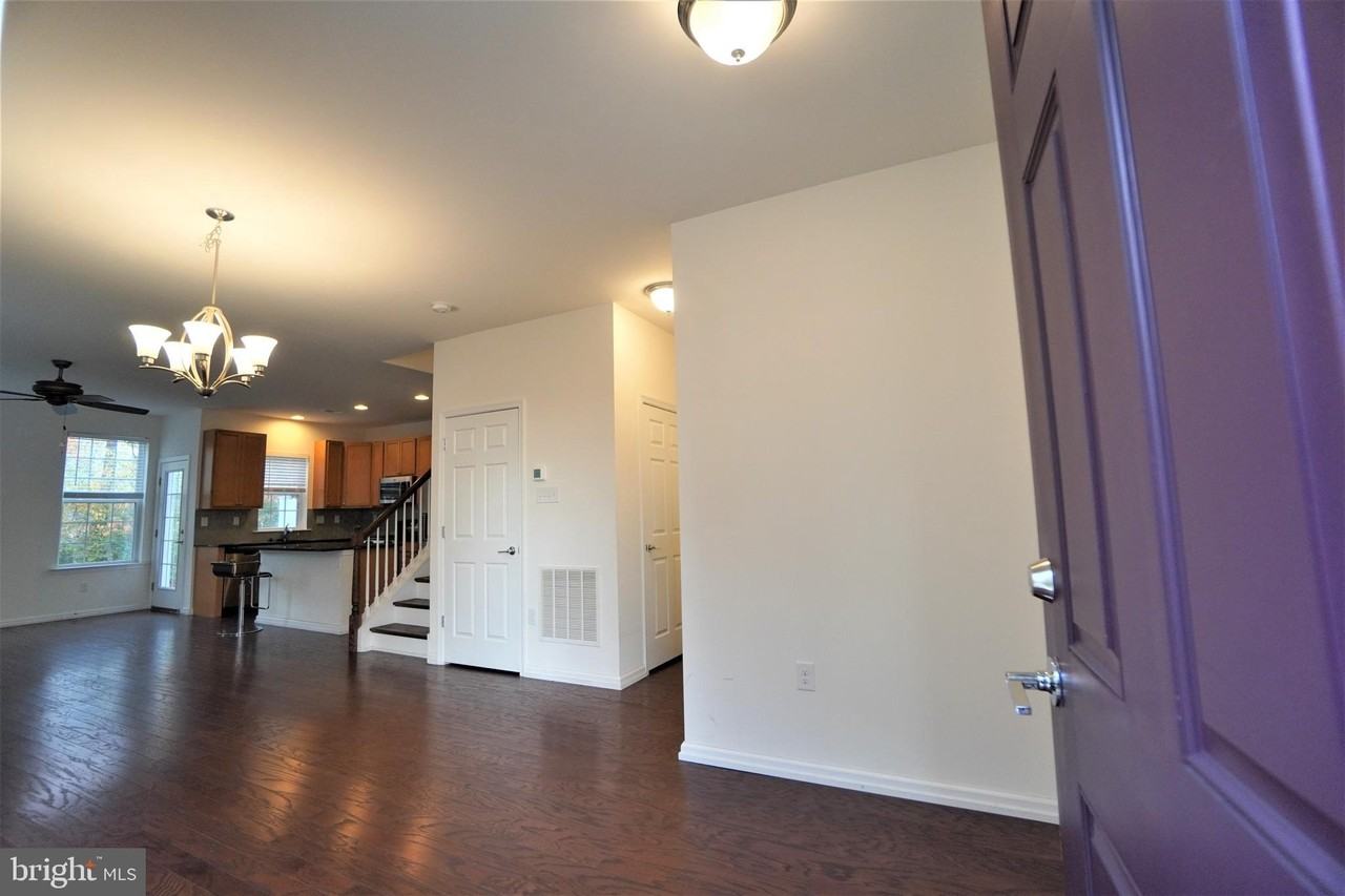 1013 Chapman Cir - Photo 4 of 30