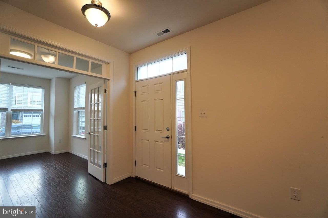 1013 Chapman Cir - Photo 5 of 30