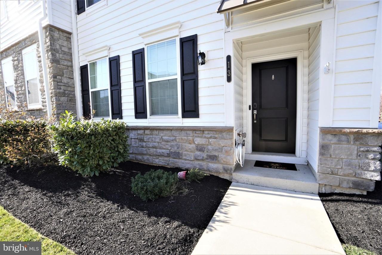 13 Jessop Ln - Photo 4 of 33