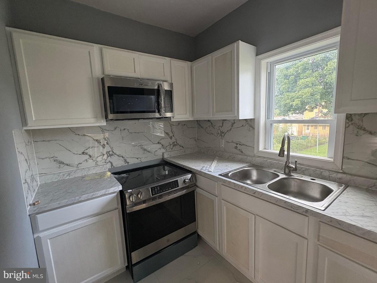 21 S Locust St - Photo 3 of 13