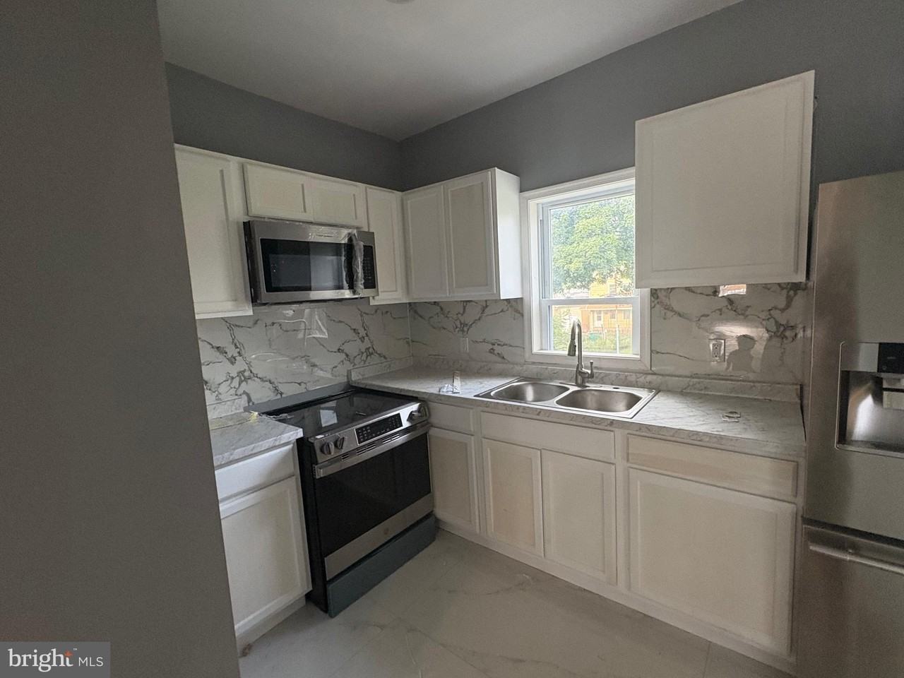 21 S Locust St - Photo 4 of 13