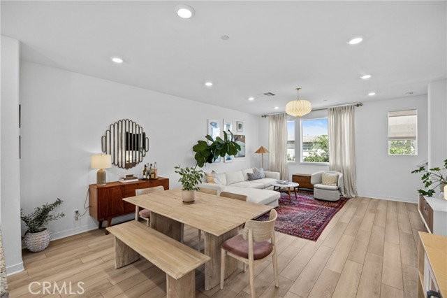 323 Adela - Photo 3 of 8