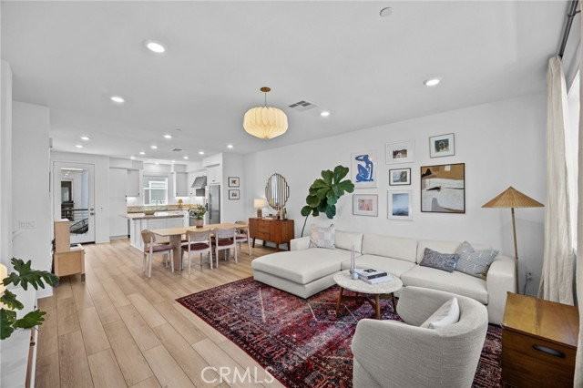 323 Adela - Photo 7 of 8