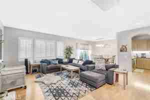 featured image of 12 Calle Viveza