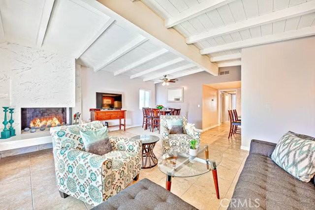 125 46th St #B - Photo 2 of 8