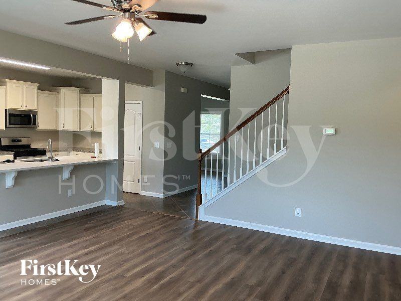 837 Ember Dr - Photo 4 of 12