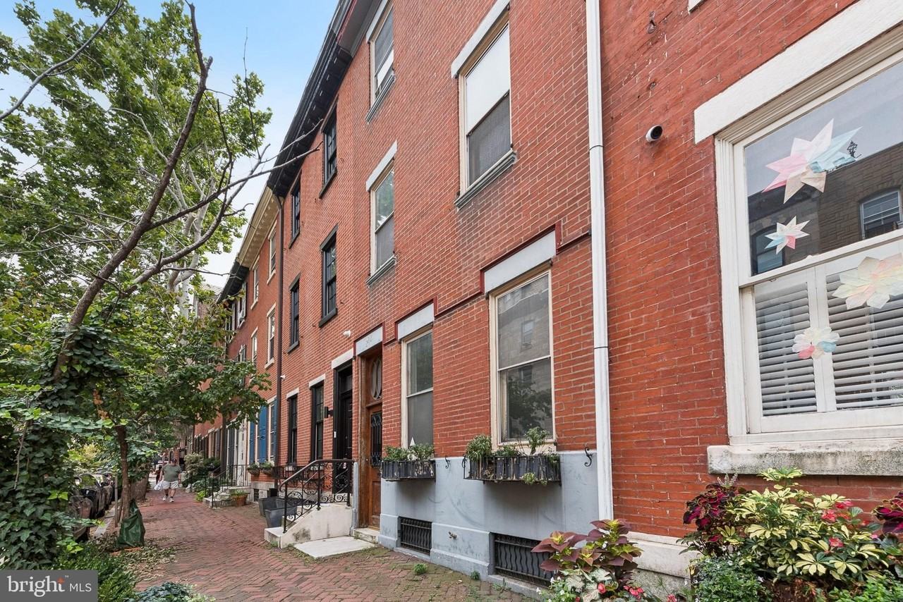 2218 Locust St - Photo 4 of 50