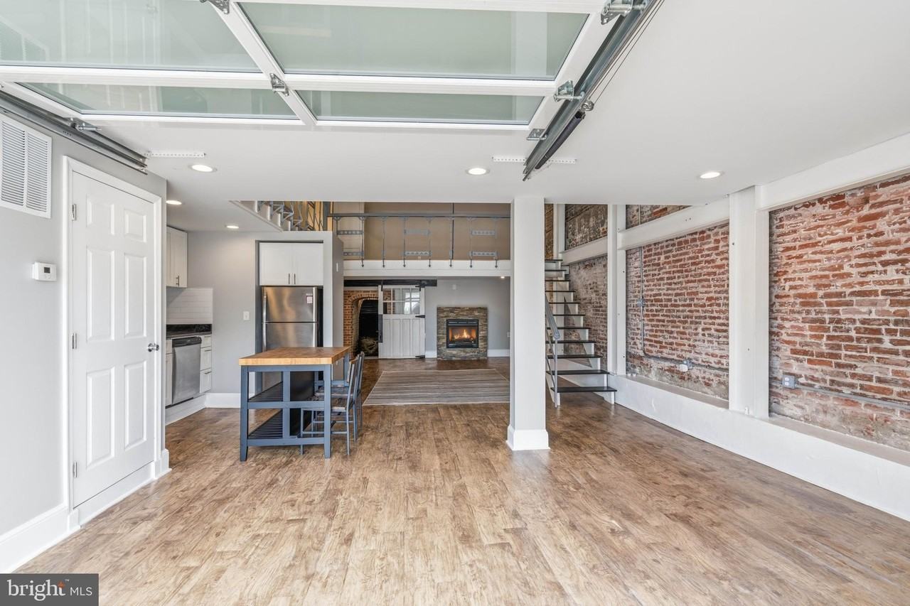 310 N Water St ## 13 - Photo 5 of 32