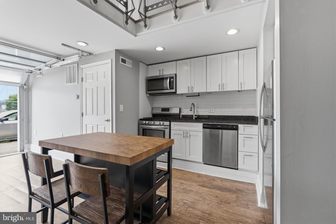 310 N Water St ## 13 - Photo 7 of 32
