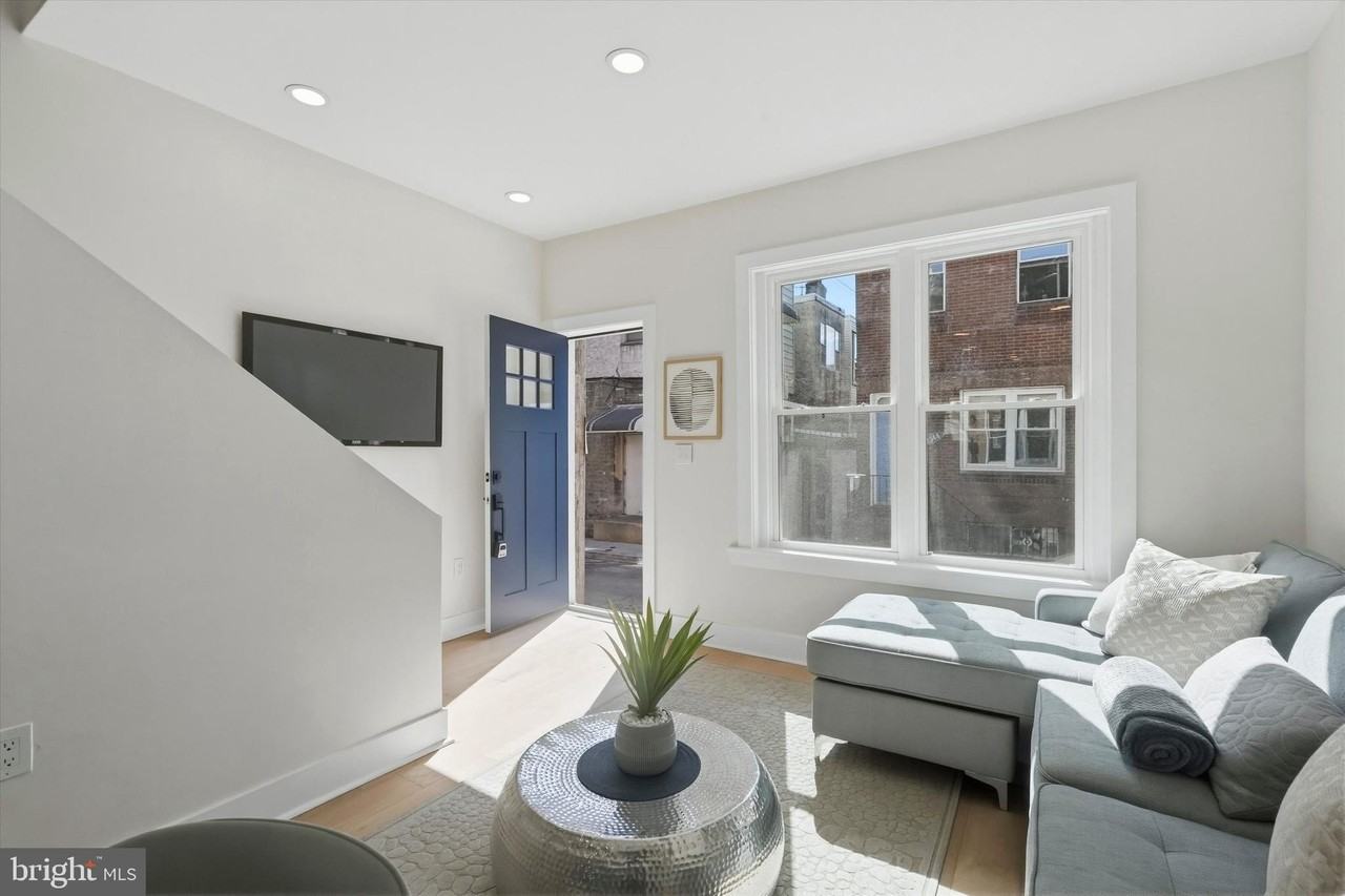 2345 S Bancroft St - Photo 4 of 25