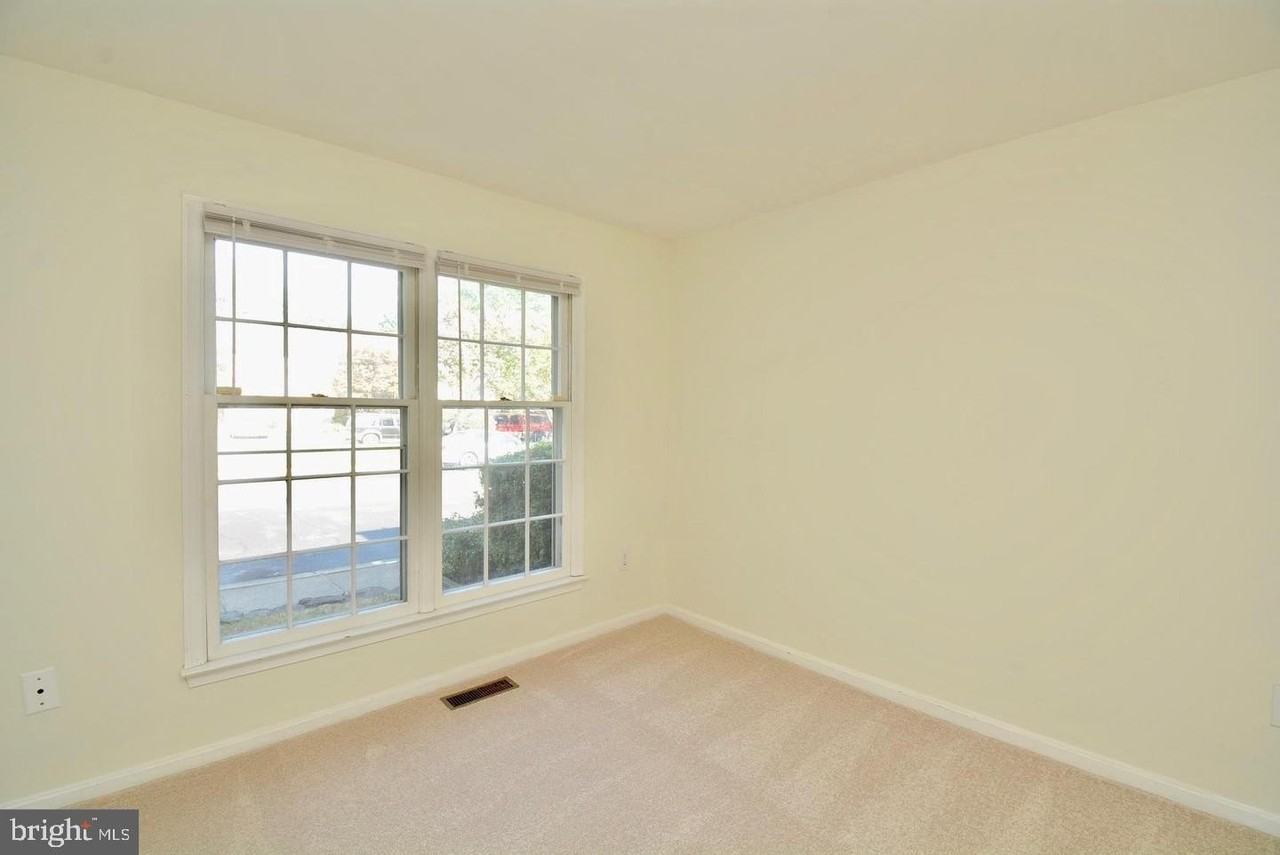 7378 Jiri Woods Ct - Photo 5 of 37