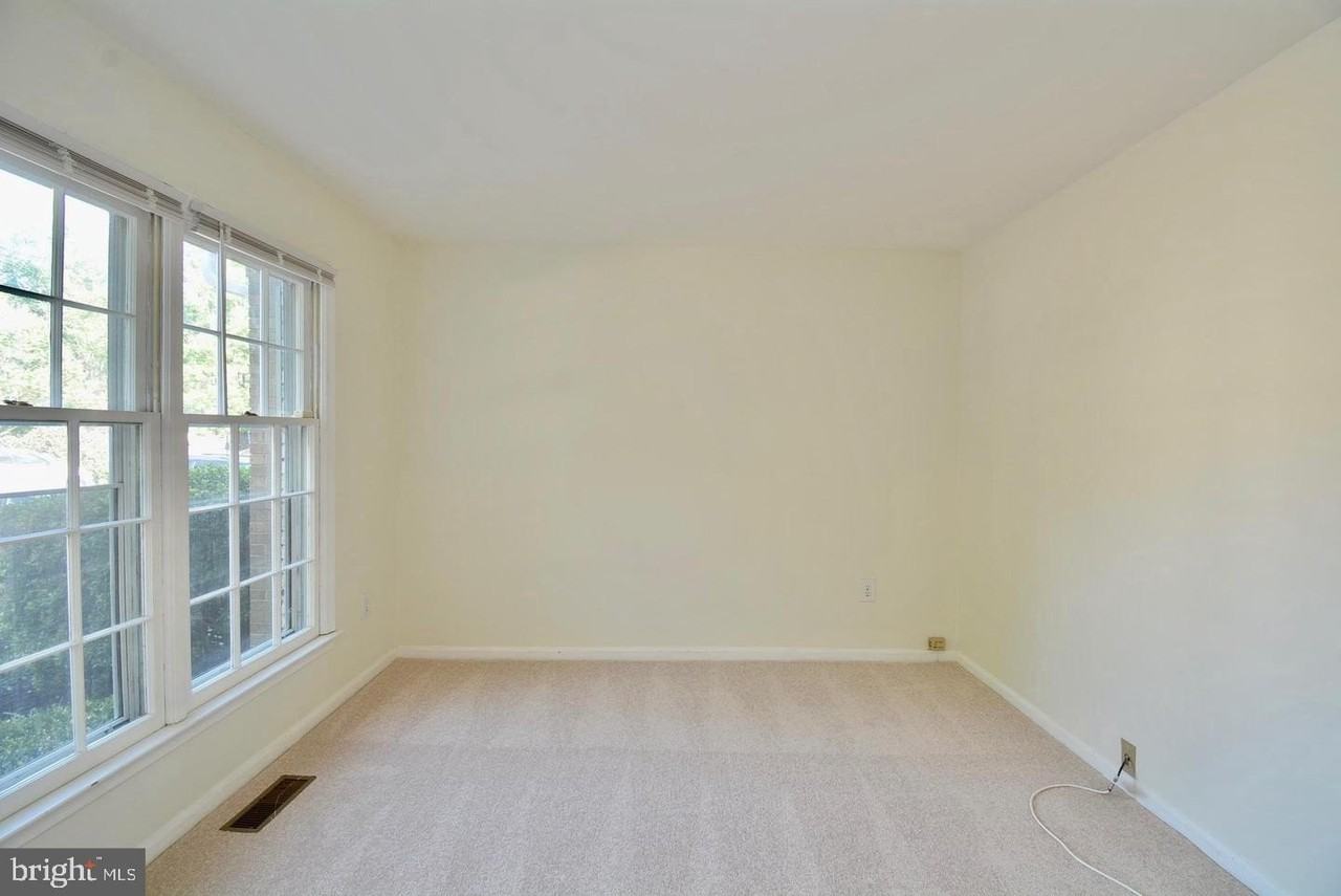 7378 Jiri Woods Ct - Photo 7 of 37