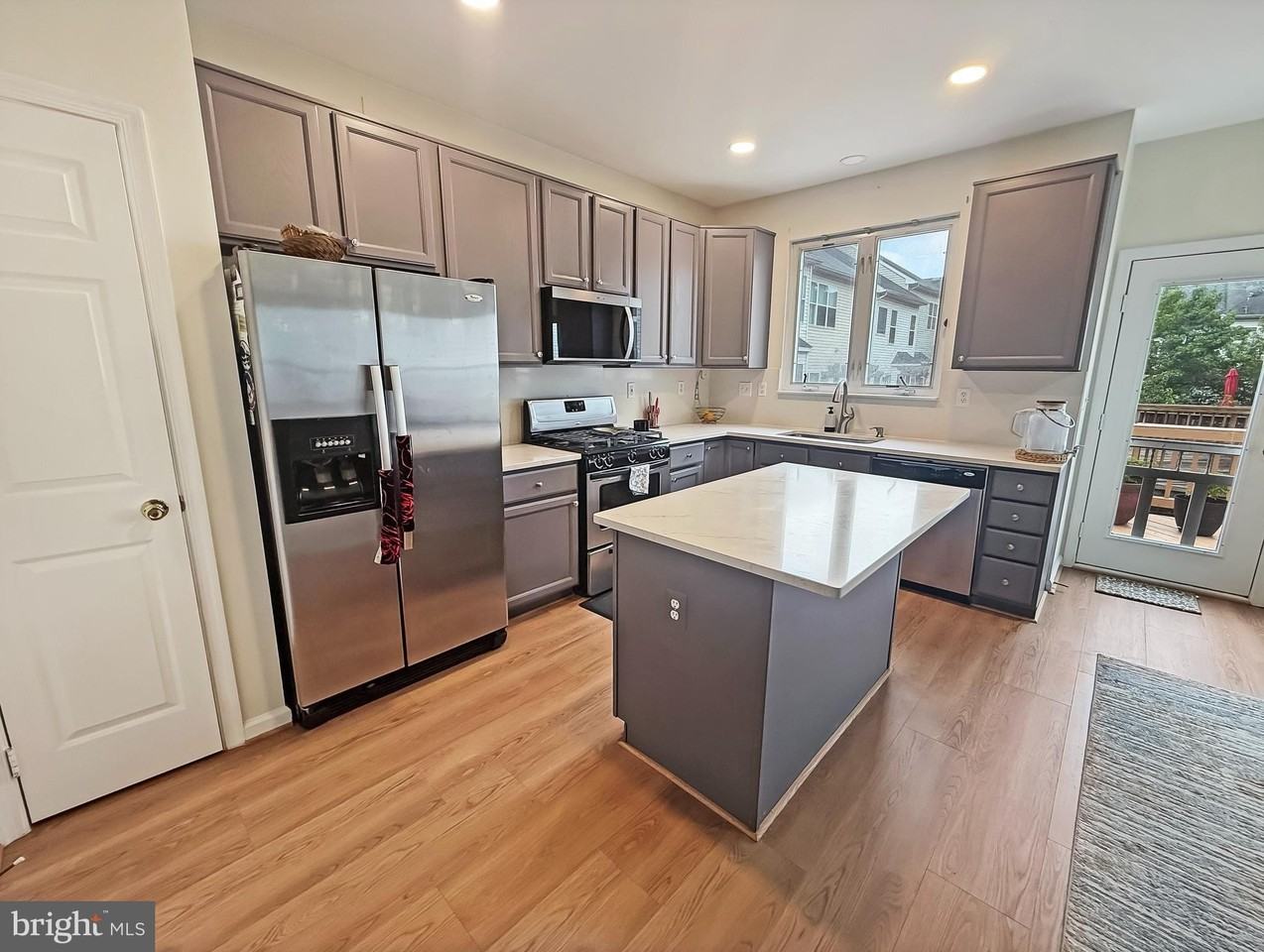 2535 James Monroe Cir - Photo 2 of 22