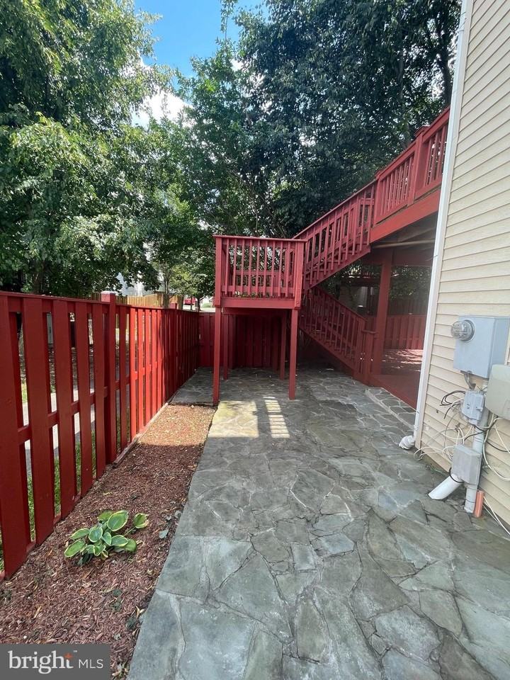 6633 Creek Point Way - Photo 4 of 50
