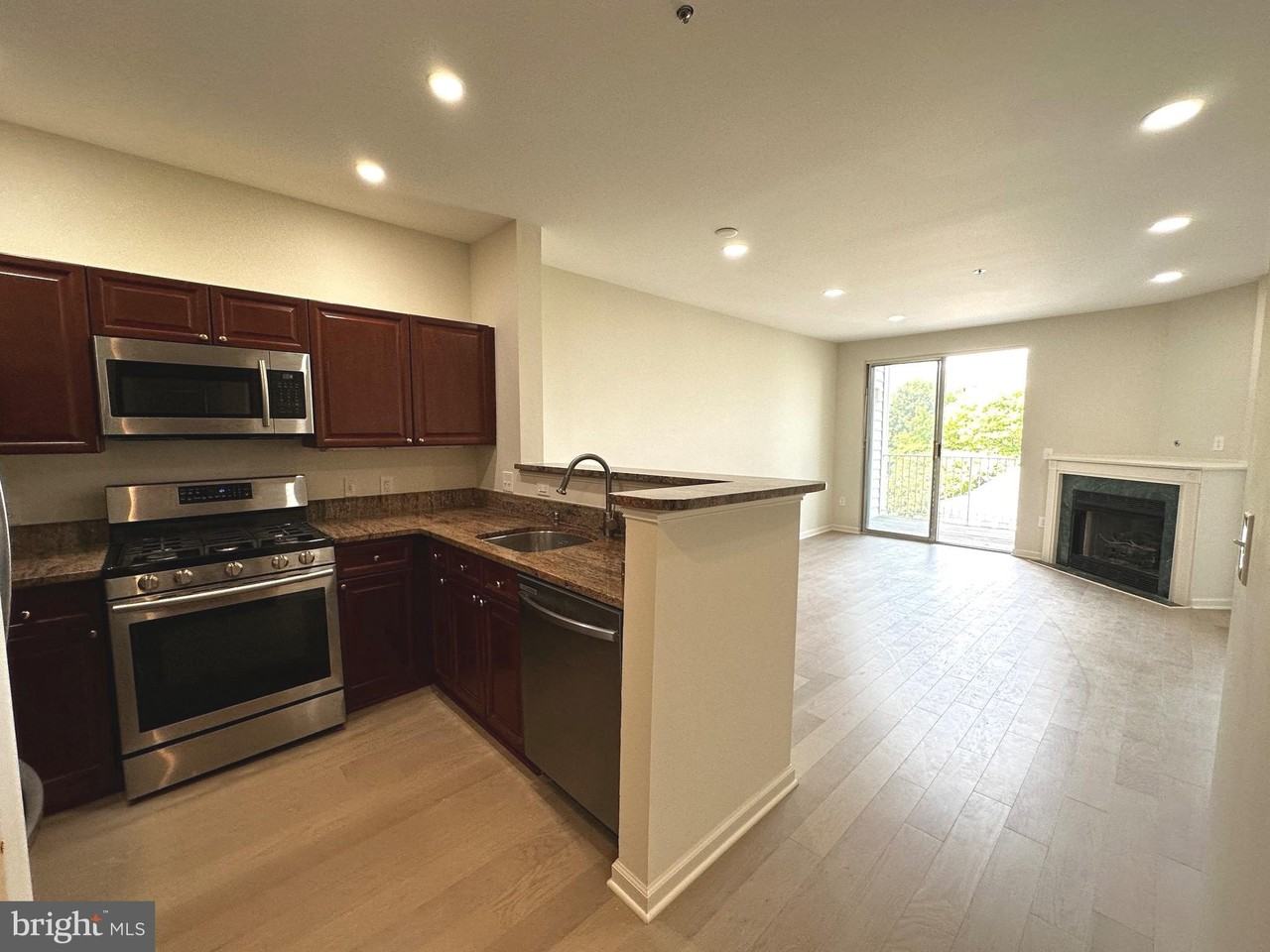 1645 International Dr #221 - Photo 6 of 42