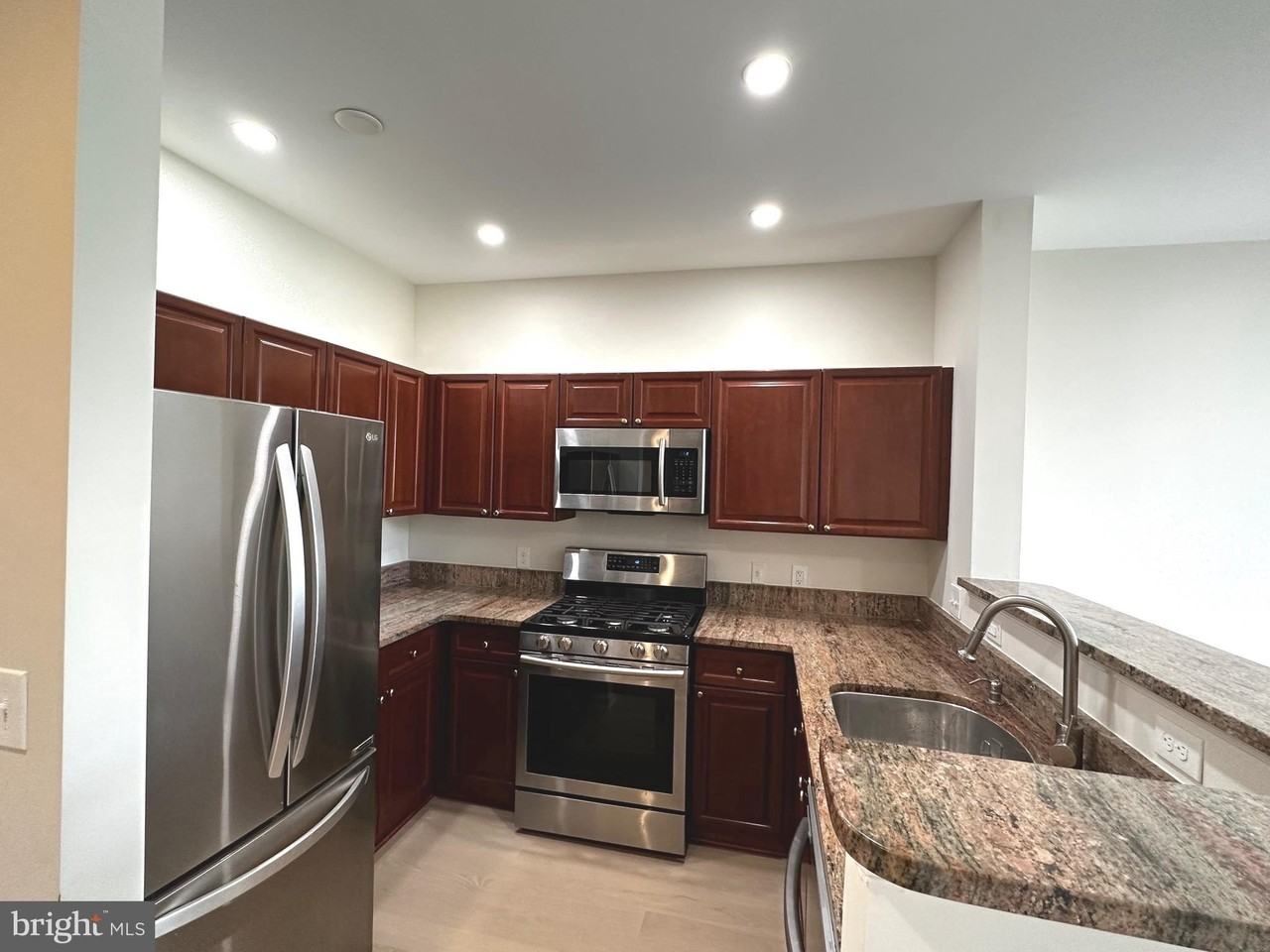 1645 International Dr #221 - Photo 7 of 42