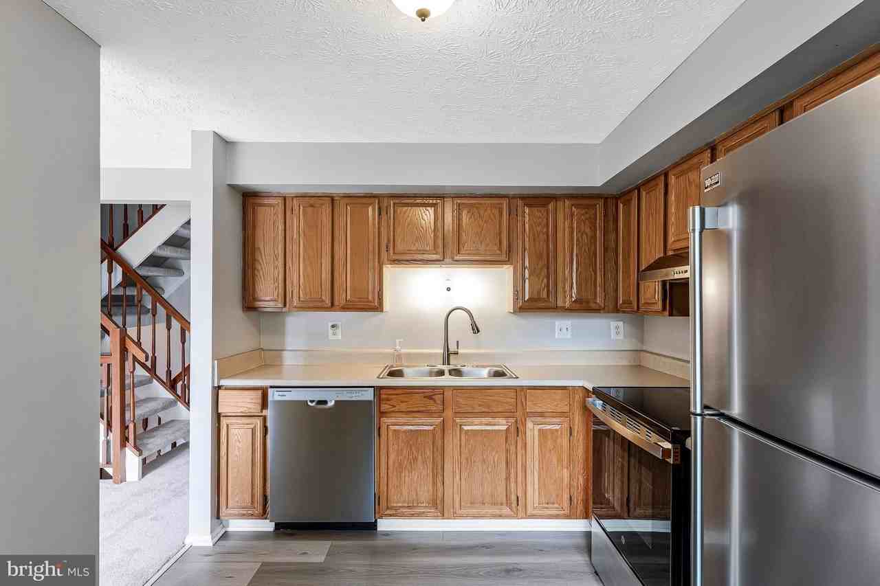 8025 Tyson Oaks Cir - Photo 7 of 35