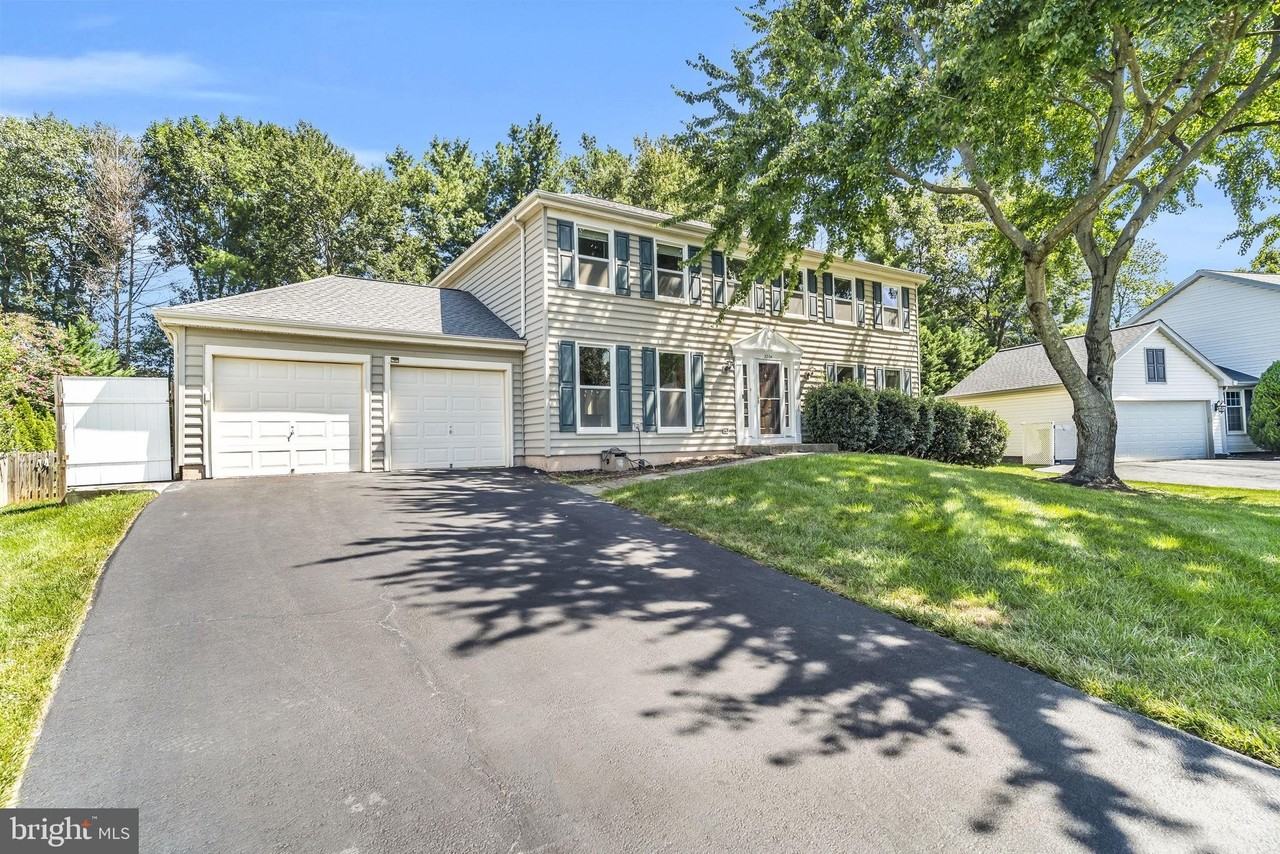 3204 Lockgate Ct - Photo 2 of 50