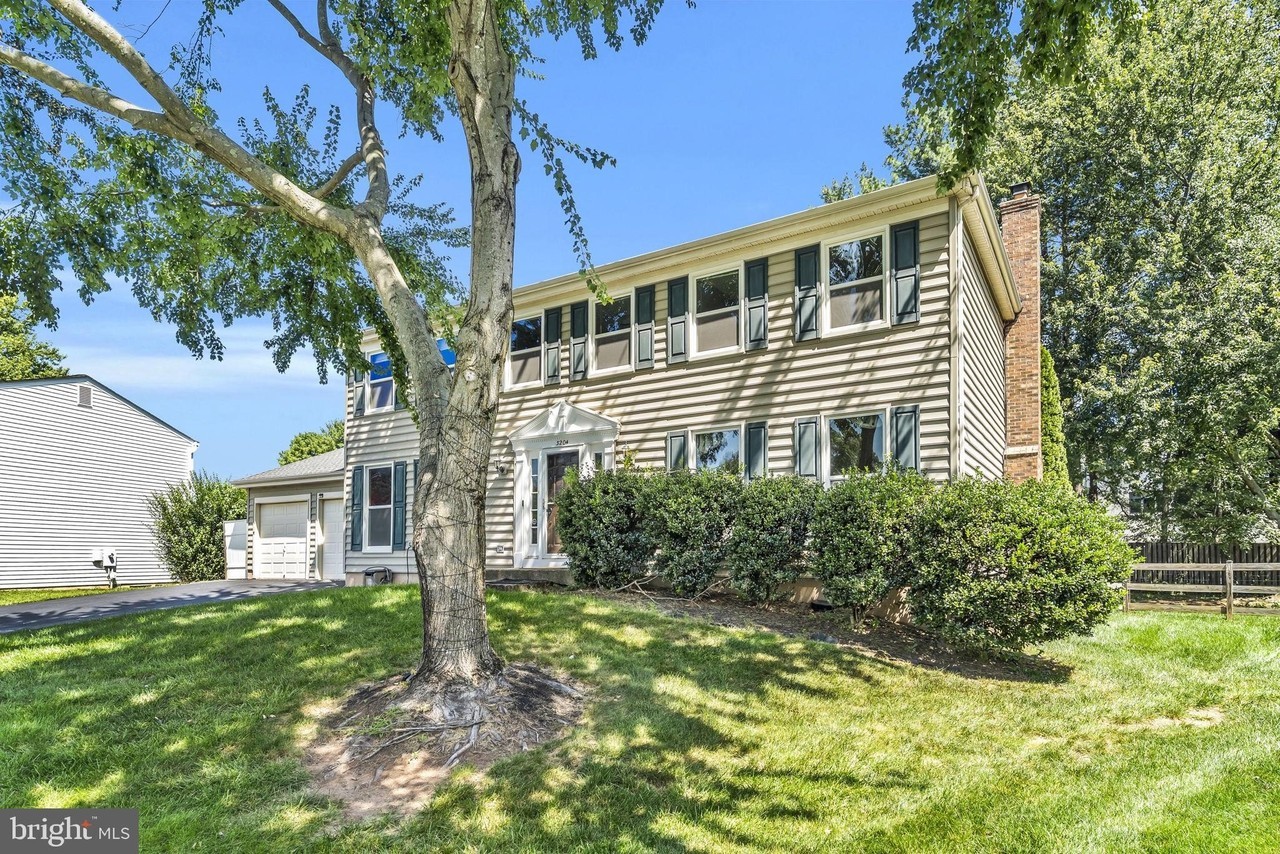 3204 Lockgate Ct - Photo 4 of 50