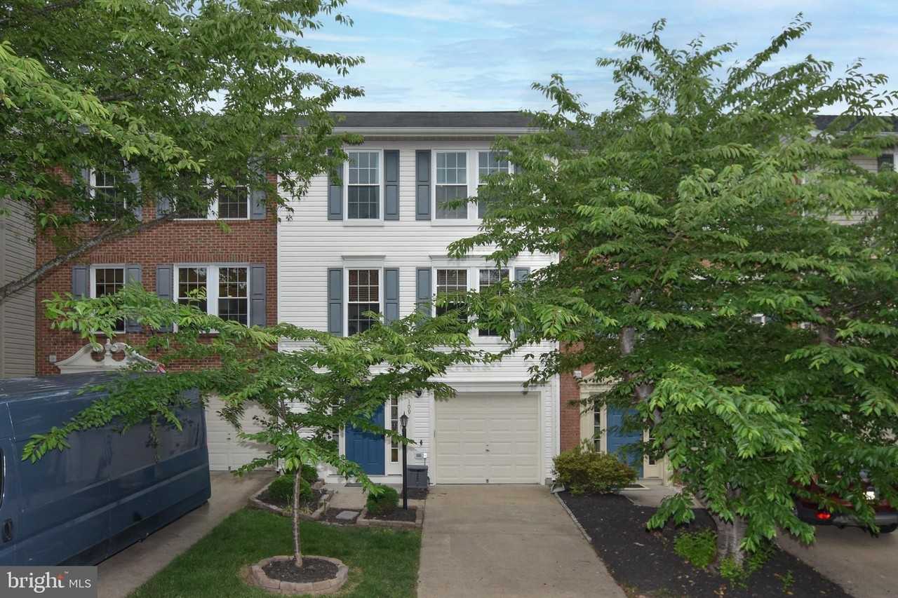109 Shirley Sq Se - Photo 2 of 30