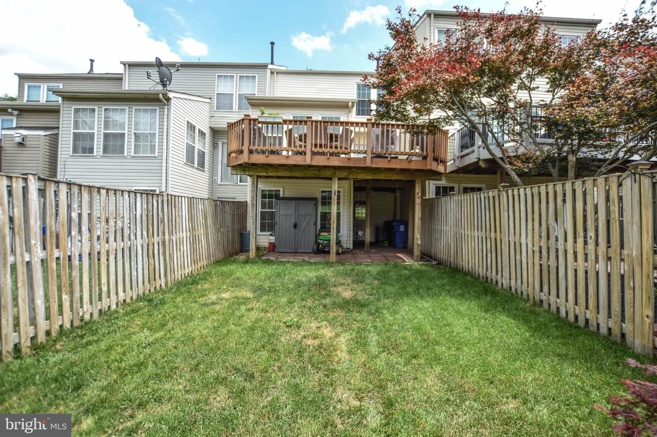 109 Shirley Sq Se - Photo 4 of 30