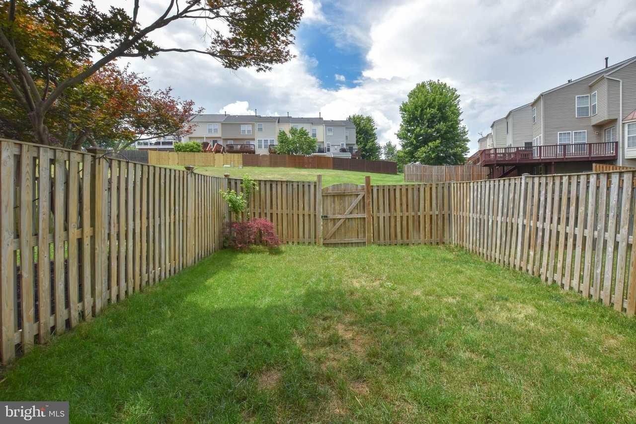 109 Shirley Sq Se - Photo 6 of 30